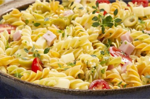 Salada de Macarrão com Molho Especial - Receita Incrível